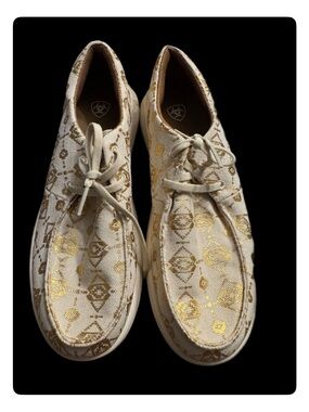 NW/O Tags Ariat Men’s Cream Canvas Slip-On Loafers with Gold Motif